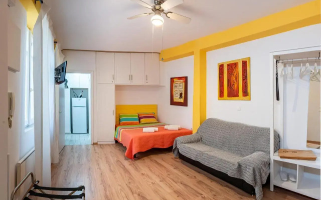 Sunny 35 sq m @historic center-bohemian Psyri-VFM