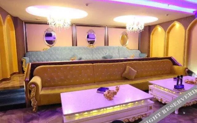 Huang He  International   Hotel