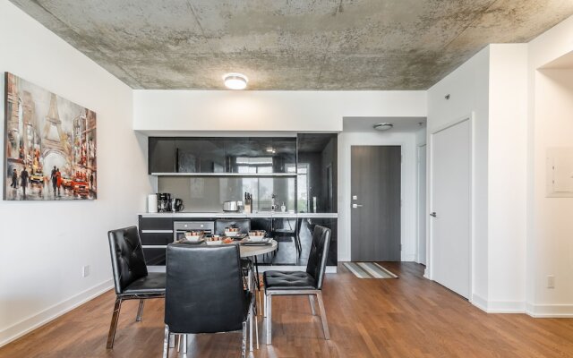 Stunning New 1BR Suite Trendy Queen West