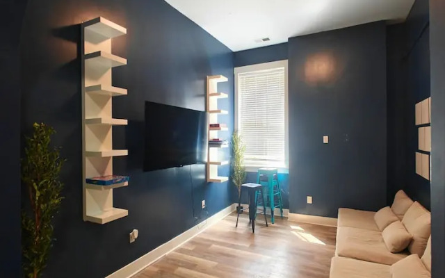 I Street Capsule Hostel