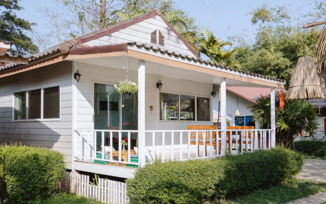 Baan Pai Riverside Resort
