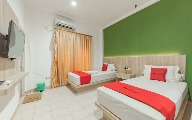 RedDoorz near Taman Bekapai 2