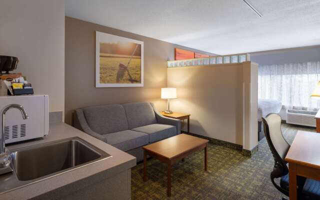 Days Inn & Suites by Wyndham Madison