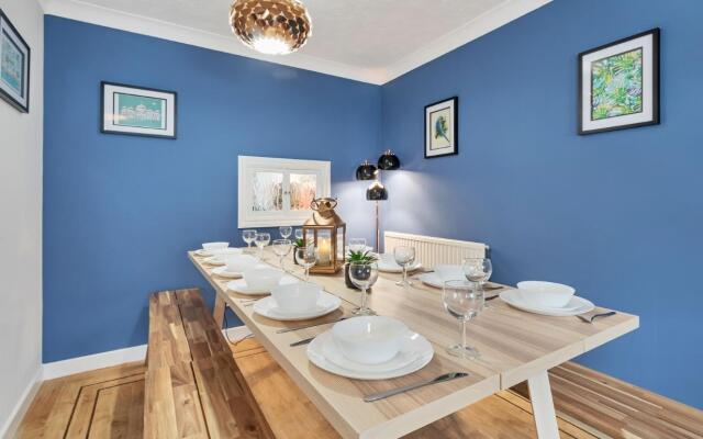 Seabright Townhouse | By My Getaways | Parking for one car