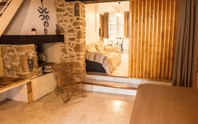 Charming Hunting Lodge near Loupian with garden