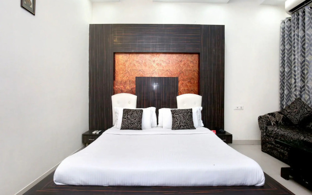 Capital O 9235 Hotel Nayyar