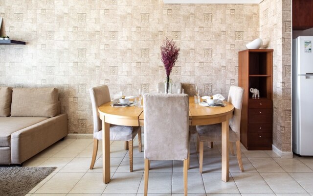 Fashionable 1BR in the Trendy Jlt! Sleeps 4!