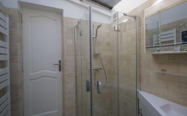 Lavish Villa in Mouans-sartoux With Sauna