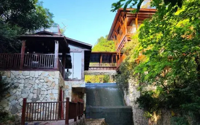 Youju B&B (Qingyuan Taihe Ancient Cave Gulongxia Branch)