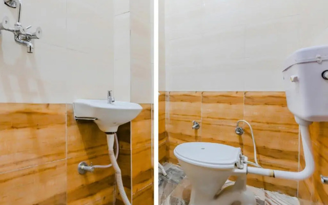 SPOT ON 79094 Hotel Arya