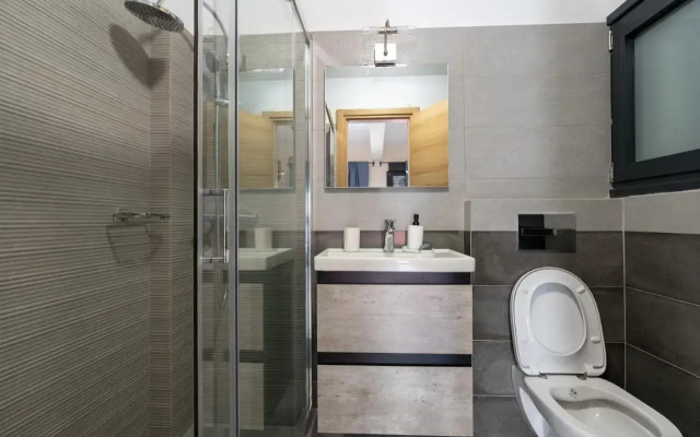 Ag. Ioannis metro station studio 1 bed 2 pers