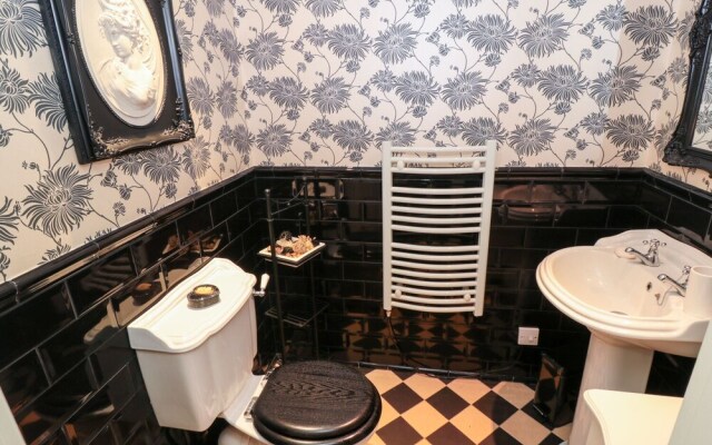 Sneaton Hall Apartment 4