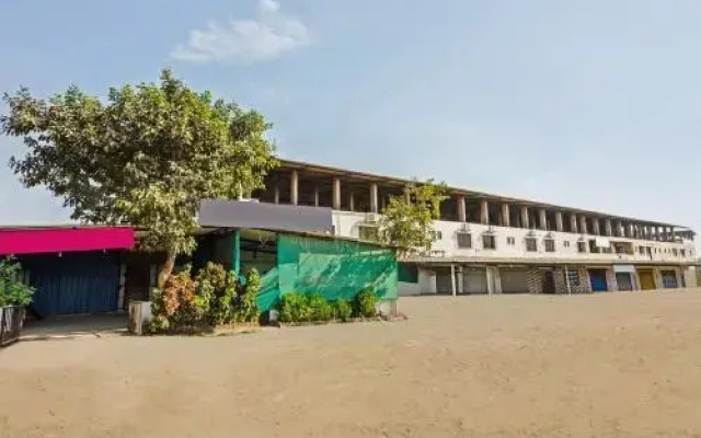 Shubham Lodging And Boarding By  OYO Rooms