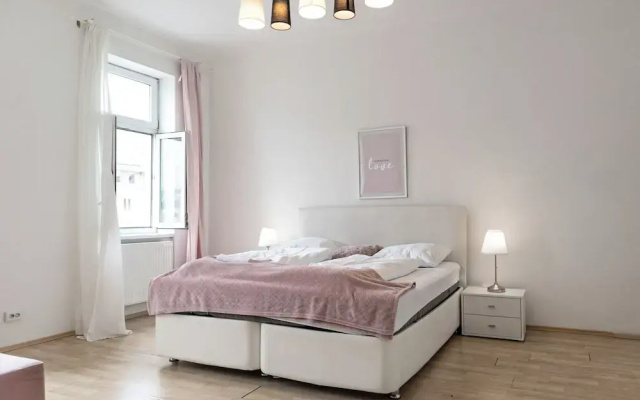 Elegant Room Shared Apt Heart of Vienna
