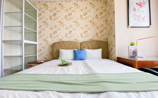 Modern Look 2Br At Lucky Tower Residence Apartment