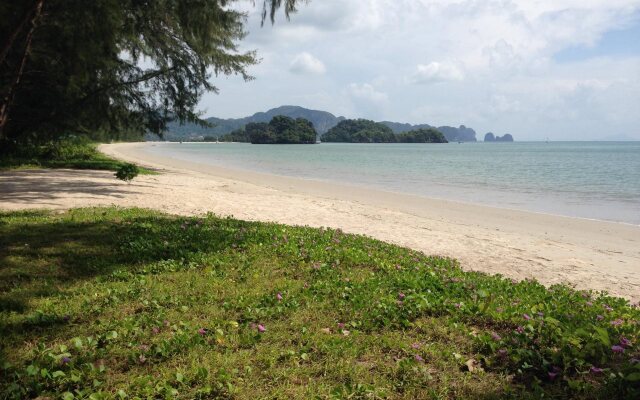 Sand Beach Bungalow