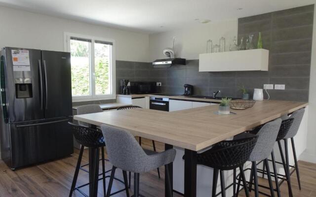 Comfortable Bungalow, Pink Granite Coast