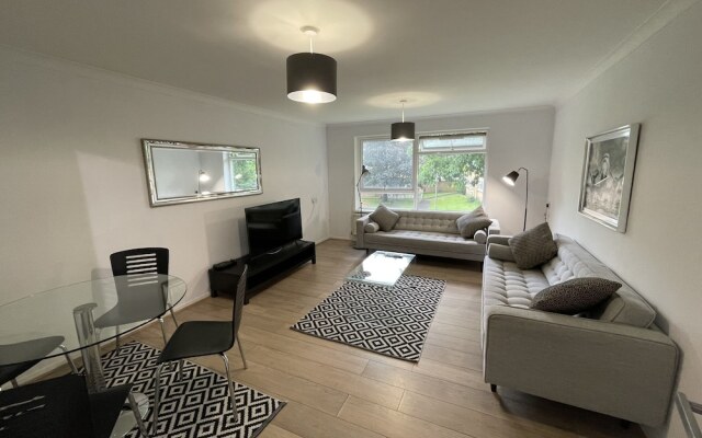 Continental Apartments 3-bed Apartment Farnborough