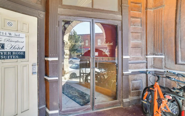 Downtown Yankton Suite: Walk to Restaurants!