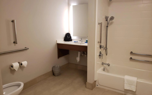 Holiday Inn Express & Suites Macon North by IHG