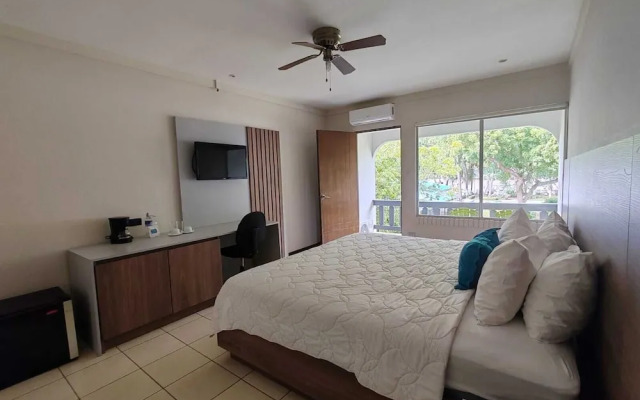 Puerto Azul Residences