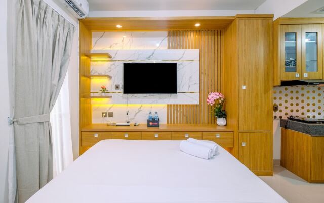 Cozy And Homey Studio Room Transpark Cibubur Apartment