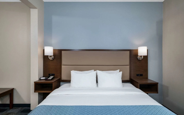 Holiday Inn Express Mobile I-65 by IHG