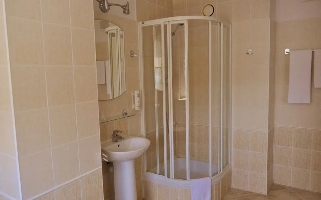 Hotel Wilanów Warszawa by DeSilva