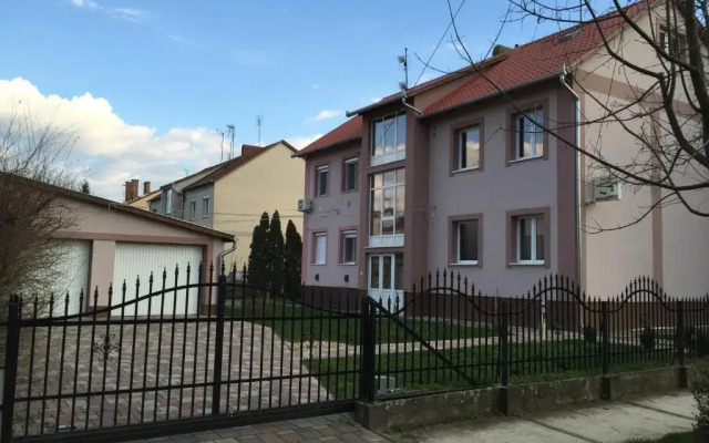 Platán Apartman