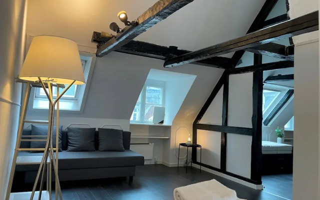 Designer Loft - Direct Marble Church Views