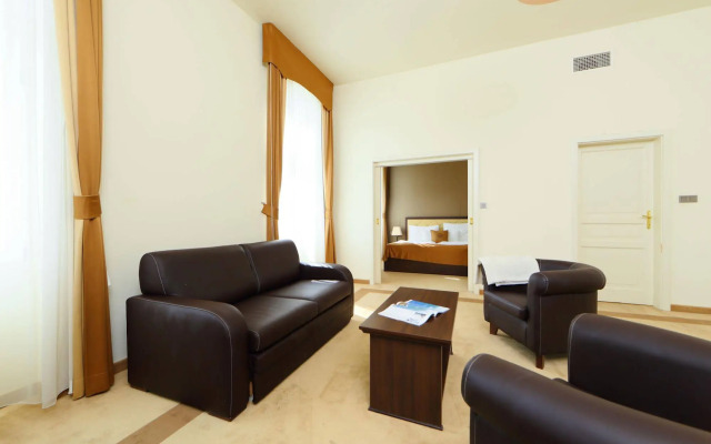 Ipoly Residence - Executive Hotel Suites