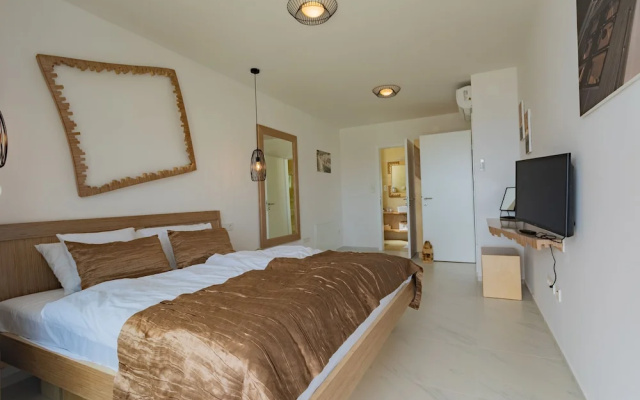 Villa Compass Luxury in a natural bay