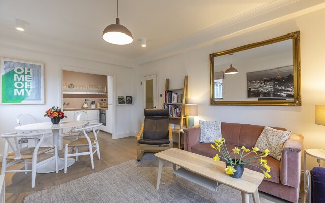 Modern 2Br Flat Minutes From Kensington Gardens