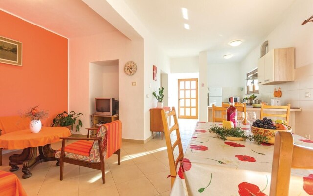 Stunning Home in Liznjan With Wifi and 2 Bedrooms