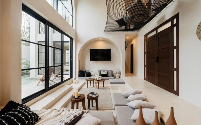 Villa Torana 4br/8pp Private Pool Rooftop Security