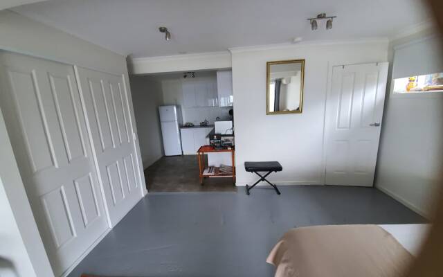 Applebay Guest House