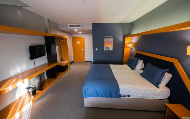 Roof 264 Hotel and Suites