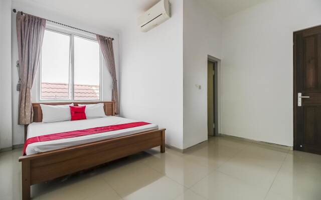 RedDoorz near Pantai Tanjung Pendam 2