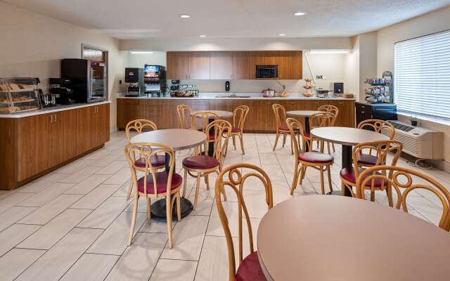 Charlevoix Inn & Suites SureStay Collection by Best Western