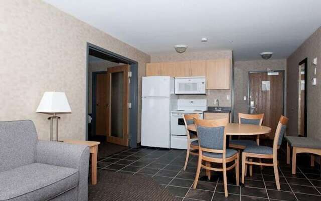 Paradise Inn & Suites Valleyview
