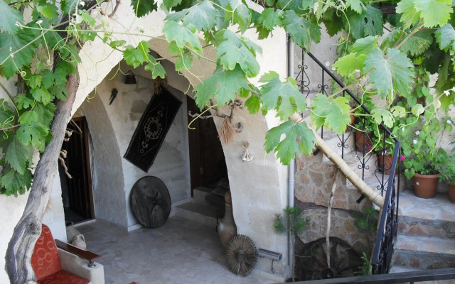 Avlu Cave House
