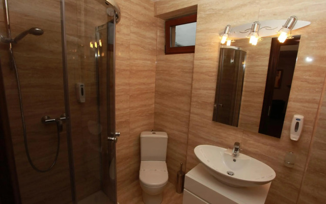 West Plaza Hotel