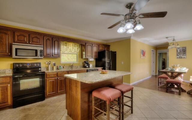 5Bedrooms*4KING BEDS*OUTSTANDING LOCATION*HotTub*