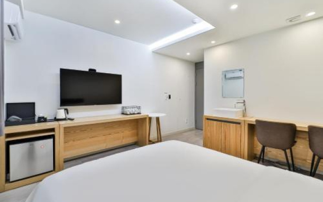 Busan Seomyeon Sloth Hotel