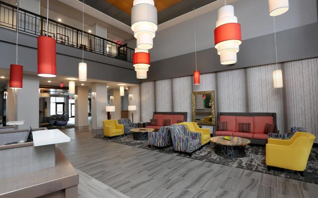 Holiday Inn & Suites Sioux Falls - Airport, an IHG Hotel