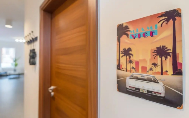 Miami Vice Apartment with Balcony