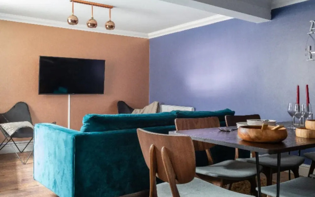 The Historic Gem - Sleek & Central 3bdr Maisonette