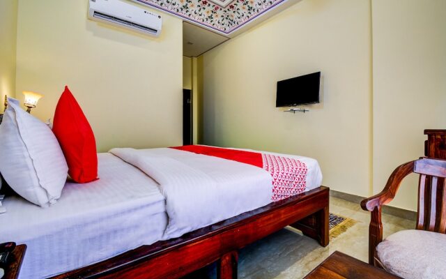 OYO 22287 Hotel Dev Palace