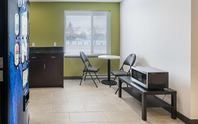 Studio 6-Bruderheim, AB