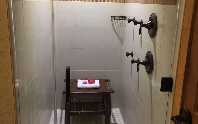 Green Mill Village Hotel & Suites, BW Signature Collection